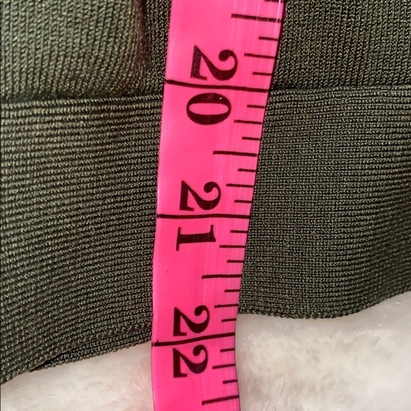 Macy’s I.N.C Olive Green V-neck  sweater S - Picture 8 of 10